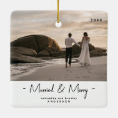 新しモダンい結婚第1回クリスマス写真クリスマス セラミックオーナメント (裏面)