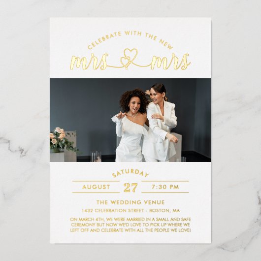 新し祝いミセス・アンド・ミセスの写真と共に 箔招待状 (正面)