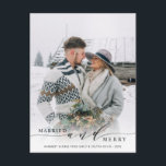 新し結婚したいメリーHoliday Photo ポストカード<br><div class="desc">家族祝や友結婚した人と一緒に初のクリスマスを過ごす。このデザインの高度なカスタマイズを行うクリックにはカスタマイズ、「More」リンクをクリックしてフォント、サイズ、色などを変更する。</div>