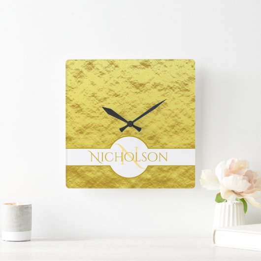 新エレガント刻モノグラム名前をカスタムする金ゴールドテクスチャ スクエア壁時計 (ホーム)