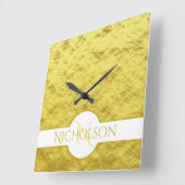 新エレガント刻モノグラム名前をカスタムする金ゴールドテクスチャ スクエア壁時計 (傾斜)