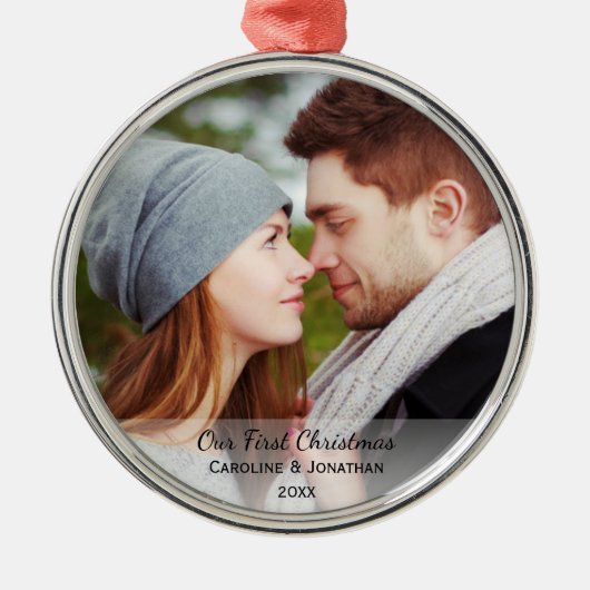 新パーソナライズされたしい写真Our初めてのクリスマス メタルオーナメント (正面)