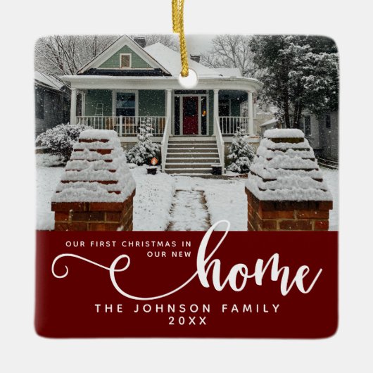 新パーソナライズされたしい家での初めてのクリスマス セラミックオーナメント (正面)