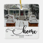 新パーソナライズされたしい家での初めてのクリスマス セラミックオーナメント (正面)