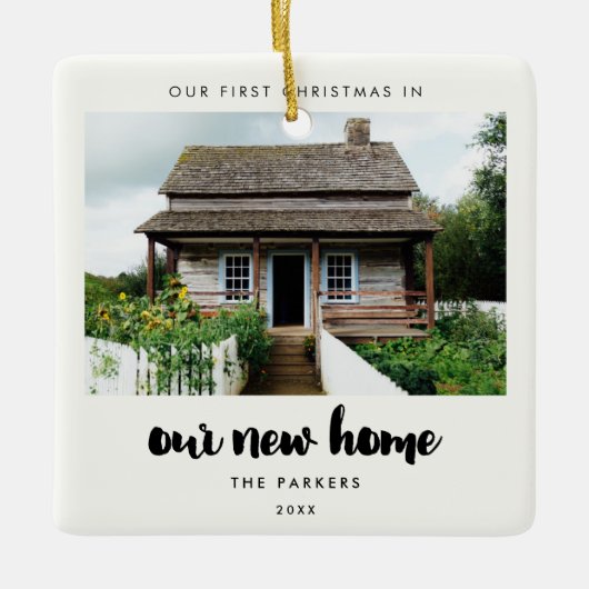新モダンしい家での初めてのクリスマス セラミックオーナメント (正面)