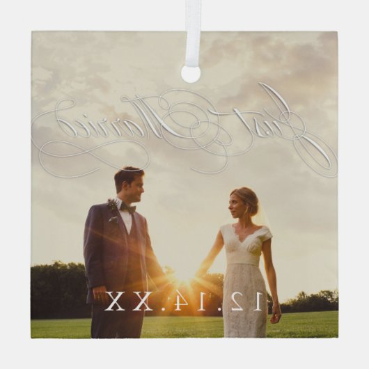 新婚たった今結婚しました結婚の日付写真 ガラスオーナメント (裏面)