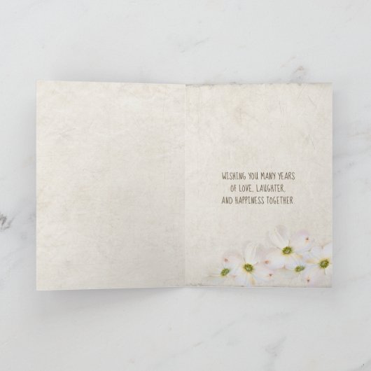 新婚のビーチハートを砂の中でサーフィンと カード (内部)