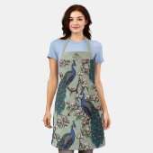 新婚のミスター・アンド・ミセス・フローラ・ピーコック・セージ・グリーン エプロン (着用した状態)