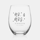 新婚の夫妻のかわいい ステムなしワイングラス (正面)