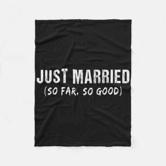 新婚ほやほや うまくいってます 新婚カップル フリースブランケット (正面)