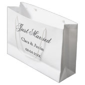 新婚ほやほや カップル名 日付 年 結婚式 シンプル ラージペーパーバッグ (正面アングル)