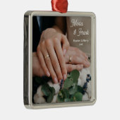 新婚オーナメント – カップルの初めてのクリスマス! メタルオーナメント (右)