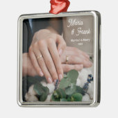 新婚オーナメント – カップルの初めてのクリスマス! メタルオーナメント (左)