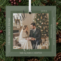 新婚カップルの初めてのクリスマス新居の写真