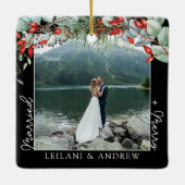 新婚クリスマスフォト&ウォーター色ホリーブラック セラミックオーナメント (裏面)
