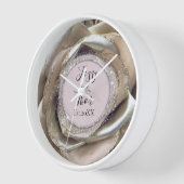 新婚シルバーバラ花びら パーソナライズされた 壁時計 (傾斜)