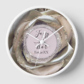 新婚シルバーバラ花びら パーソナライズされた 壁時計 (正面)