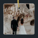 新婚メリー結婚したの セラミックオーナメント<br><div class="desc">これはエレガントデザインメリーを使った「結婚したand」オーナメントモダンだ。編集できない唯一の要素は、水の色のデザインの色と言葉"とメリー結婚した" //その他のホリデーカードオプションについては、Nicole Zazzleストアで"ホリデーカード"を検索してください。*このもしデザインは気に入っているが、あなたが探している何かのために利用可能な表示されない、いつでも私に連絡を取って：)</div>