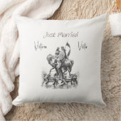 新婚ルネサンスのカップルが馬に乗って クッション (ブランケット)