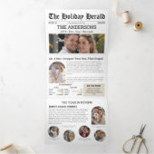 新婚一年記念新聞ニュース写真コラージュ 三つ折りクリスマスカード (内部)