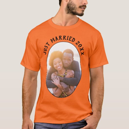新婚夫婦のためのオレンジ色ユニセックス Tシャツ (正面)