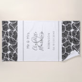 新婚夫婦のグレイ・バラパーソナライズされたズ ビーチタオル (正面)