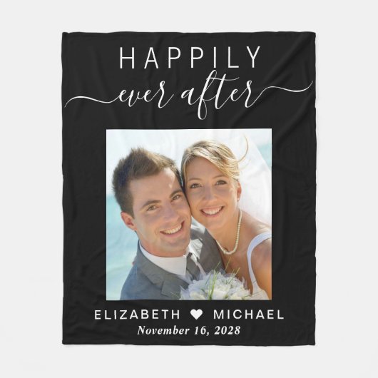 新婚夫婦の写真を見て幸結婚福に フリースブランケット (正面)