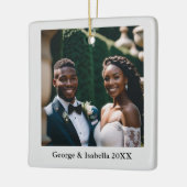新婚夫婦の最初のクリスマス 名前と写真入り セラミックオーナメント (左)