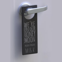 新婚旅行のドア素朴ハンガーで