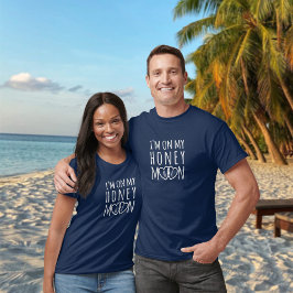 新婚旅行中です Tシャツ