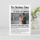 新婚 私たちの初めてのクリスマス 新聞スタイルの写真 シーズンカード (スタンド正面)