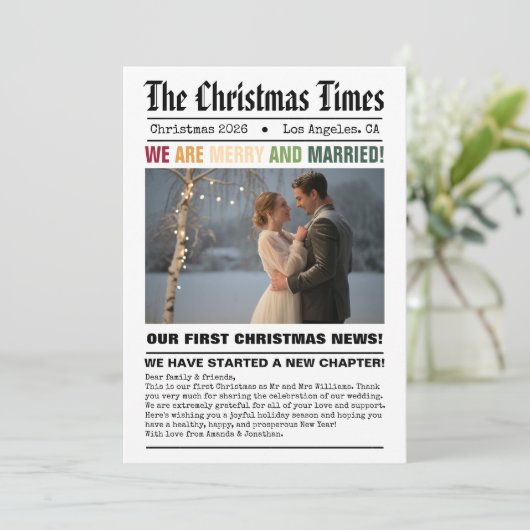 新婚 私たちの初めてのクリスマス 新聞スタイルの写真 シーズンカード (スタンド正面)