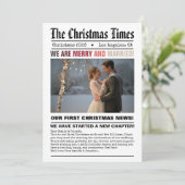新婚 私たちの初めてのクリスマス 新聞スタイルの写真 シーズンカード (スタンド正面)