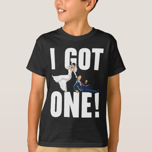 新婦と新郎 結婚式 結婚 挙式しました Tシャツ (正面)