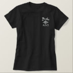 新婦の今年度 – あなたのイニシャル 刺繍入りTシャツ<br><div class="desc">パーティーグルーミングのすべてのメンバーのためのウェディングパーティーTシャツTシャツベストマンTシャツグルームマンTシャツアッシャーTシャツリングBearer Tシャツ – 7長く幸せな結婚への言葉 – 申し訳ない – Yes親愛 – それは私のフォルトのアクセサリTシャツ,ジャケット,フード付, トート,ハンドバッグ,バッグ,帽子カスタマイズあなたのパーティーの全員をカバーすることに – 7つの単語を長く幸せな結婚のために – 7単語を長く幸せな結婚に私は申し訳ない – Yes親愛 – それは私の責任である –</div>