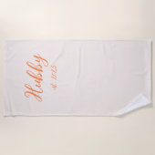 新婦ハネムーンマッチングハビーパーソナライズされたウィフィー ビーチタオル (正面)