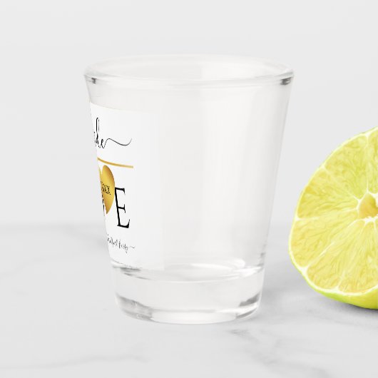 新婦ラブ文字と金ゴールドハートと日付 ショットグラス (右)