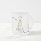新婦付添人のウェディングドレスのギフトのパーティの記念品 フロストグラスマグカップ (正面右)