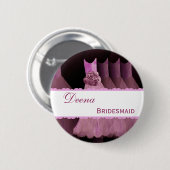 新婦付添人IDボタンTPinkはピンクのレースV9にガウンを着せます 缶バッジ (正面&裏面)