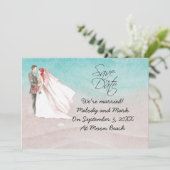 新婦新郎がビーチに立つビーチウェディングの様子 招待状 (スタンド正面)