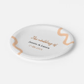 新婦新郎名前の日付桃の結婚式 ペーパープレート (アングル)