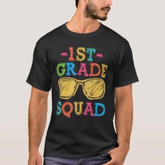 新学期に戻る 1年生チーム 初日の先生たち Tシャツ (正面)