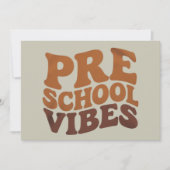 新学期の最初の日Pre-K Preschool Groovy 招待状 (正面)