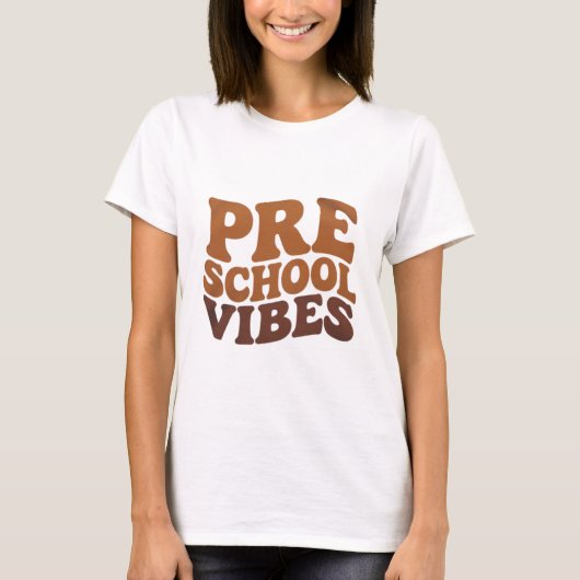 新学期の最初の日Pre-K Preschool Groovy Tシャツ (正面)