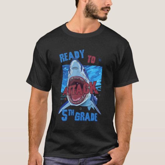 新学期は第1級Dを攻撃する準備ができている Tシャツ (正面)