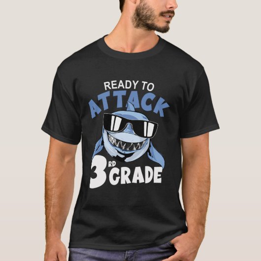 新学期シャーク – 3年生を攻撃する準備 Tシャツ (正面)