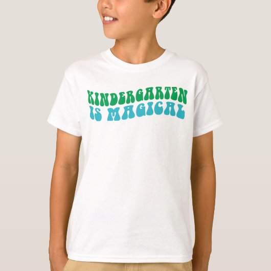 新学期幼稚園は魔法 Tシャツ (正面)