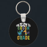 新学期1年生のディーノをつぶす準備ができている キーホルダー<br><div class="desc">新学期私はクラッシュする準備ができている1年生Dino 1st，グレード，ギフト，アイディア, 新学期, 2021，学校の最初の日，ギフトアイディア，幼稚園，プレk, 先生, 1年生，恐竜，学校，グレード，1年生先生，学生，教え幼稚園，子供，ギフト</div>