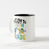 新学期10年生のディノをつぶす準備ができている ツートーンマグカップ (正面左)