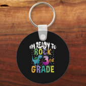 新学期3年生のディーノをつぶす準備ができている キーホルダー (正面)